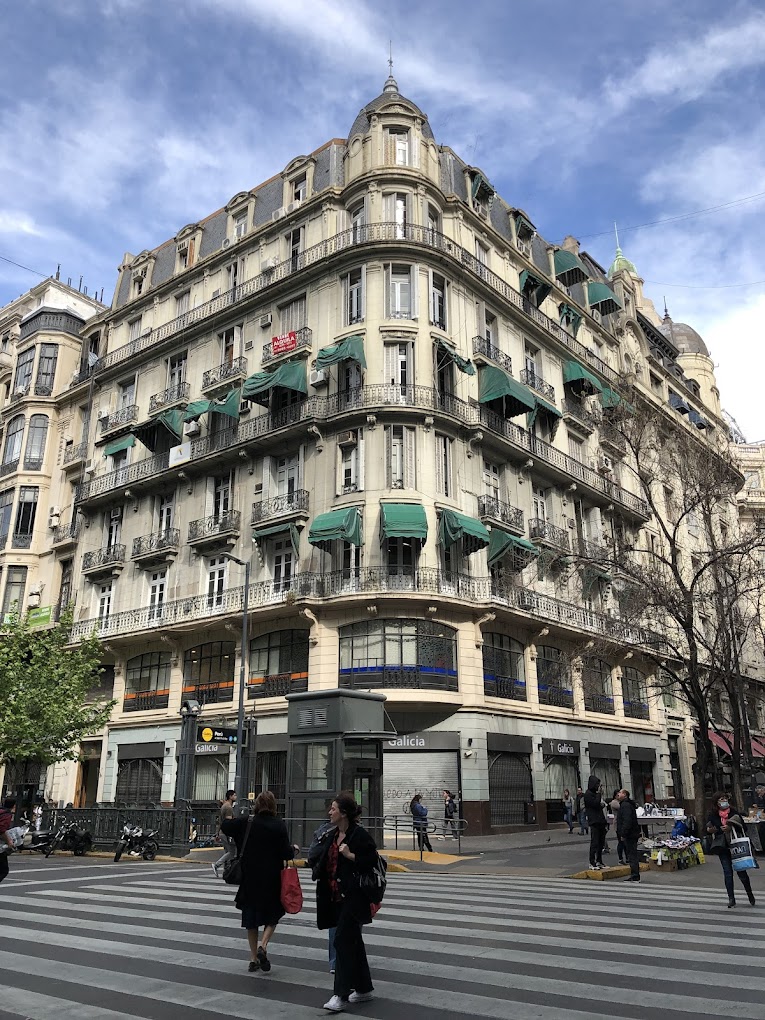 Sede institucional Argentina al Mundo · Av. de Mayo 580 · Edificio patrimonial belle époque siglo XIX · Buenos Aires · CABA